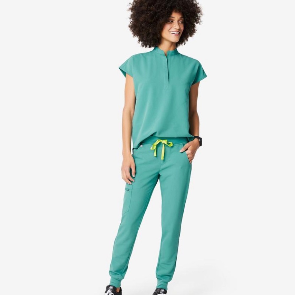 FIGS marine scrub set in M